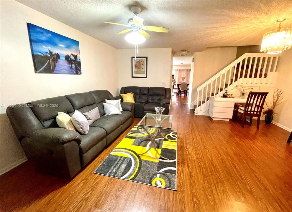 For Sale: $425,000 (3 beds, 2 baths, 1624 Square Feet)