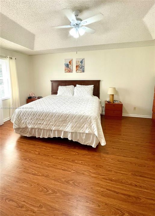 For Sale: $425,000 (3 beds, 2 baths, 1624 Square Feet)