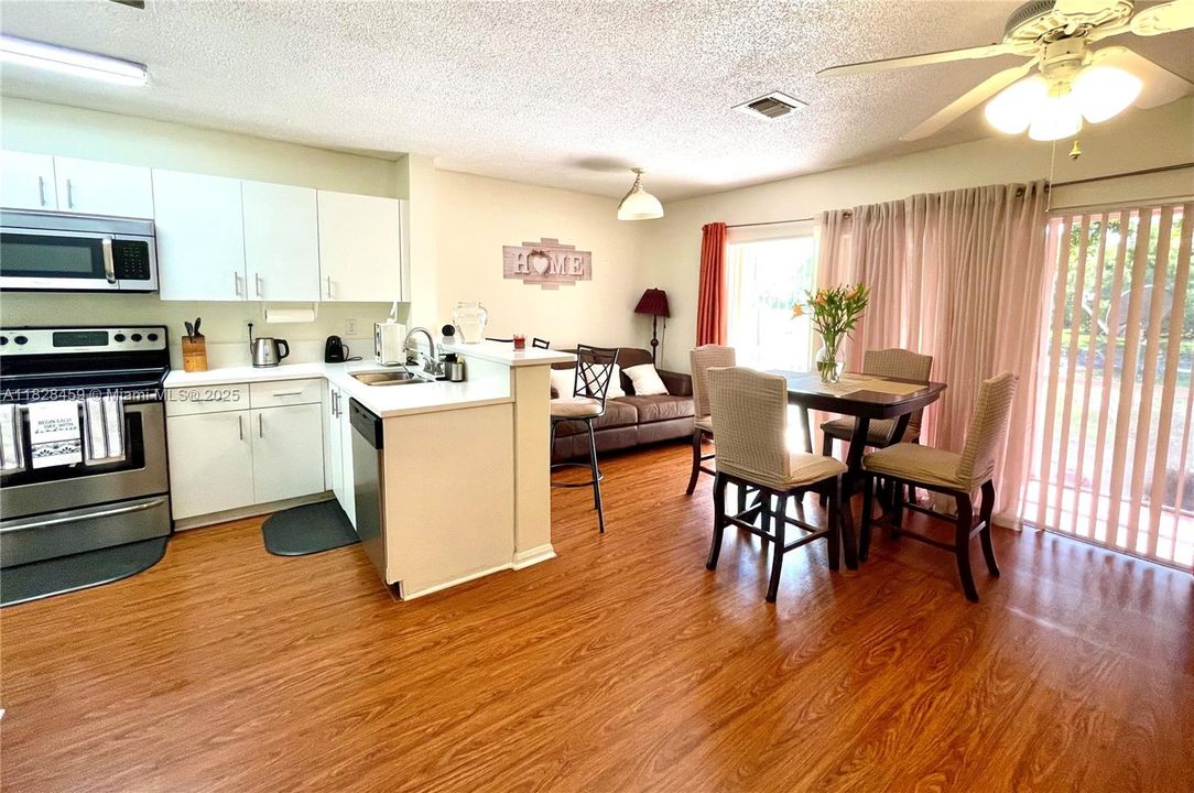 For Sale: $425,000 (3 beds, 2 baths, 1624 Square Feet)