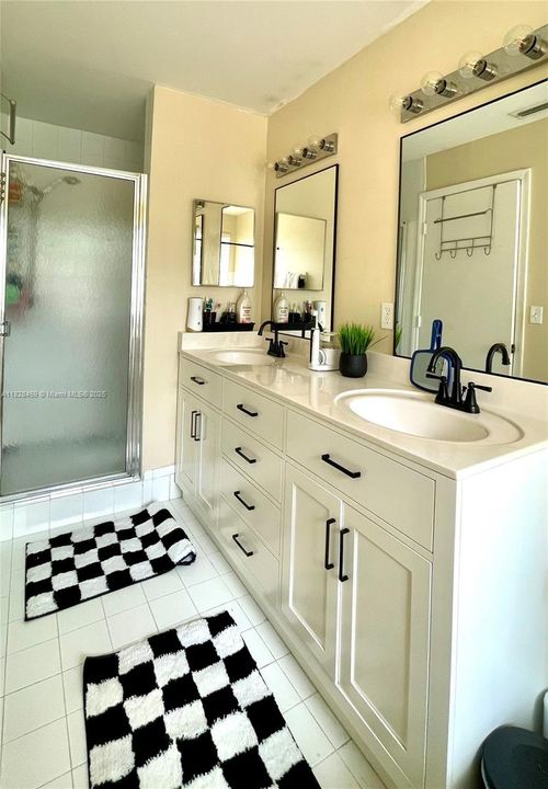 For Sale: $425,000 (3 beds, 2 baths, 1624 Square Feet)