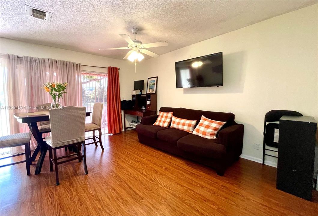 For Sale: $425,000 (3 beds, 2 baths, 1624 Square Feet)