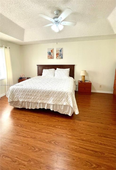 For Sale: $425,000 (3 beds, 2 baths, 1624 Square Feet)