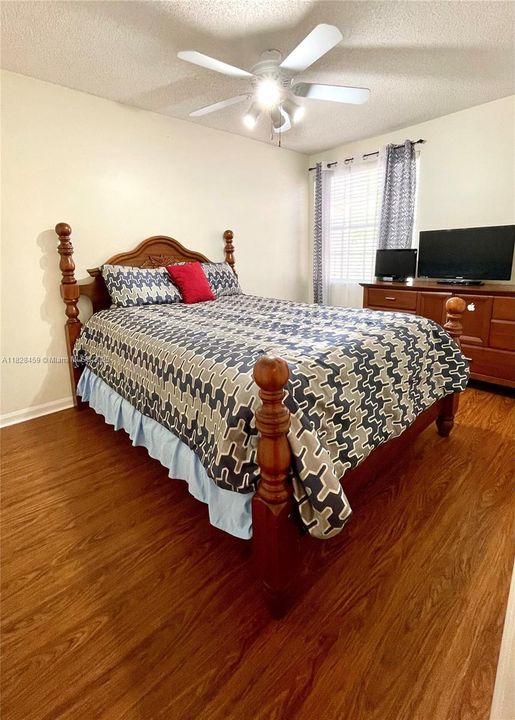 For Sale: $425,000 (3 beds, 2 baths, 1624 Square Feet)