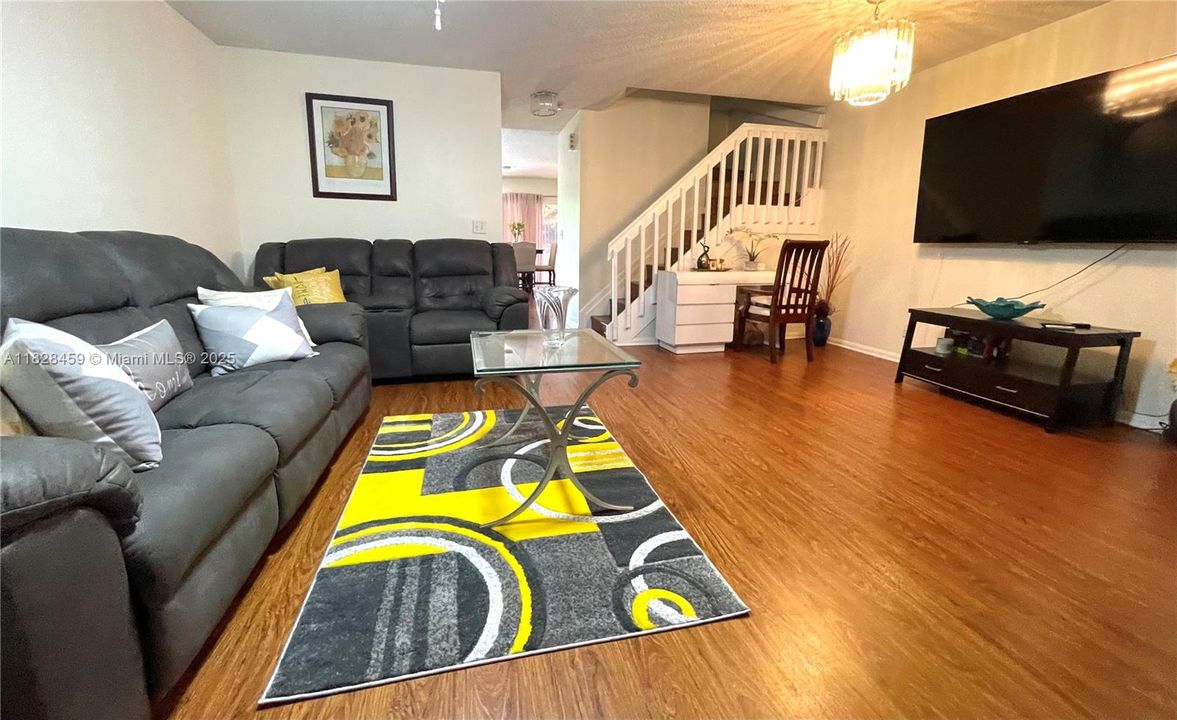 For Sale: $425,000 (3 beds, 2 baths, 1624 Square Feet)