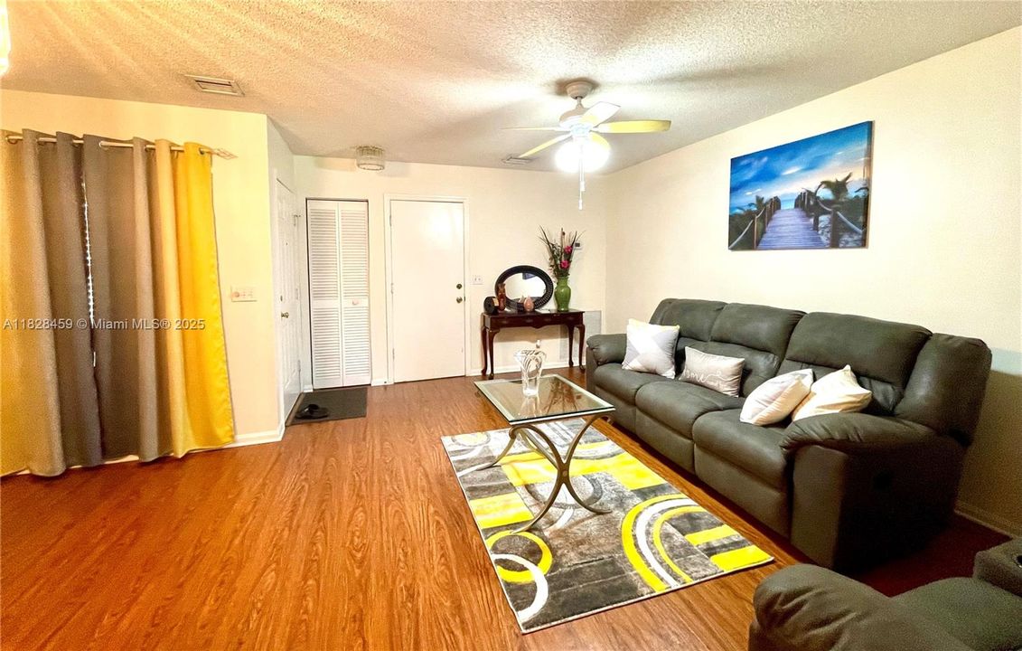 For Sale: $425,000 (3 beds, 2 baths, 1624 Square Feet)