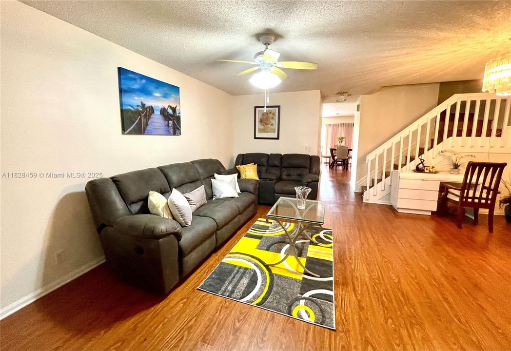 For Sale: $425,000 (3 beds, 2 baths, 1624 Square Feet)