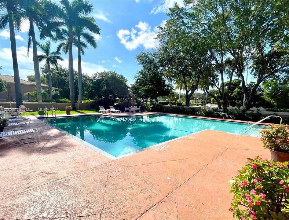 For Sale: $425,000 (3 beds, 2 baths, 1624 Square Feet)