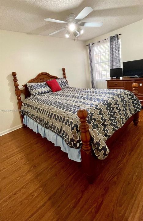 For Sale: $425,000 (3 beds, 2 baths, 1624 Square Feet)