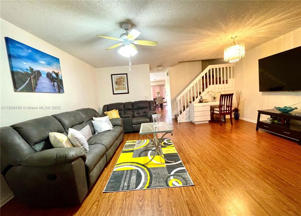 For Sale: $425,000 (3 beds, 2 baths, 1624 Square Feet)