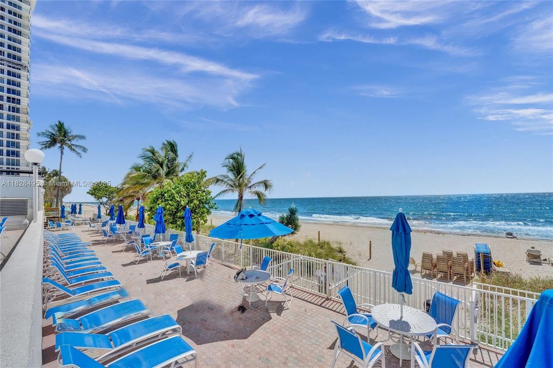 For Sale: $330,000 (1 beds, 1 baths, 950 Square Feet)