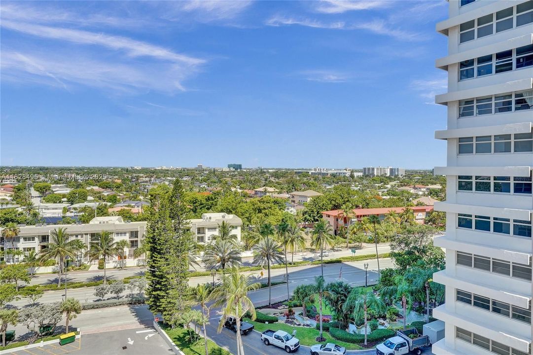 For Sale: $330,000 (1 beds, 1 baths, 950 Square Feet)