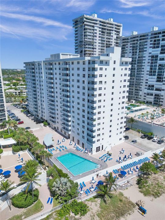 For Sale: $330,000 (1 beds, 1 baths, 950 Square Feet)