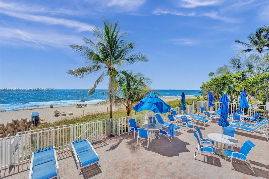 For Sale: $330,000 (1 beds, 1 baths, 950 Square Feet)