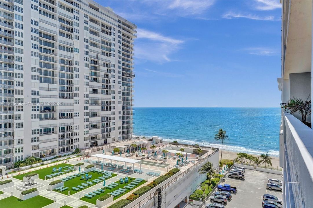 For Sale: $330,000 (1 beds, 1 baths, 950 Square Feet)