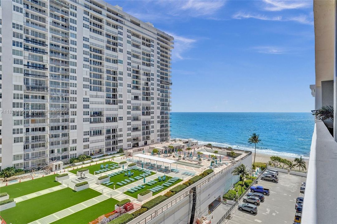 For Sale: $330,000 (1 beds, 1 baths, 950 Square Feet)