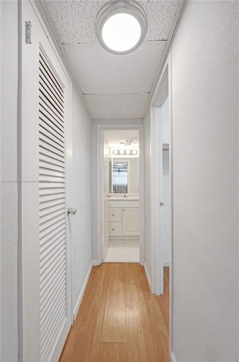 For Sale: $330,000 (1 beds, 1 baths, 950 Square Feet)