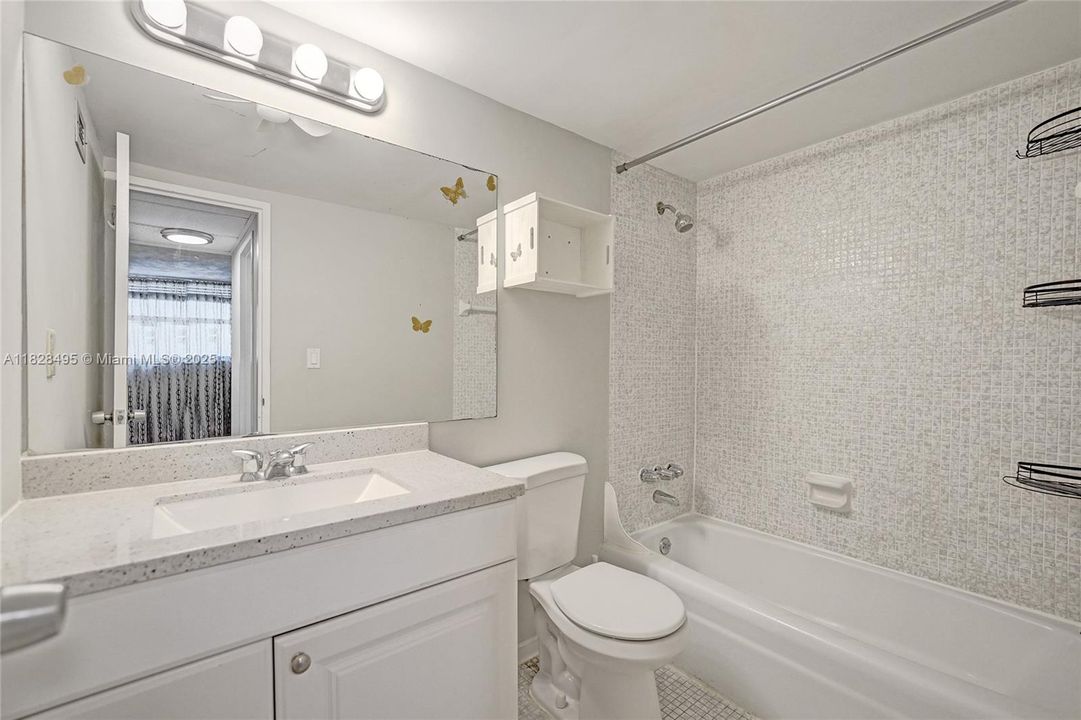 For Sale: $330,000 (1 beds, 1 baths, 950 Square Feet)