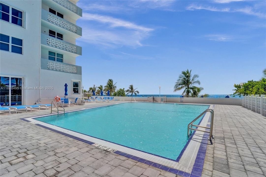 For Sale: $330,000 (1 beds, 1 baths, 950 Square Feet)