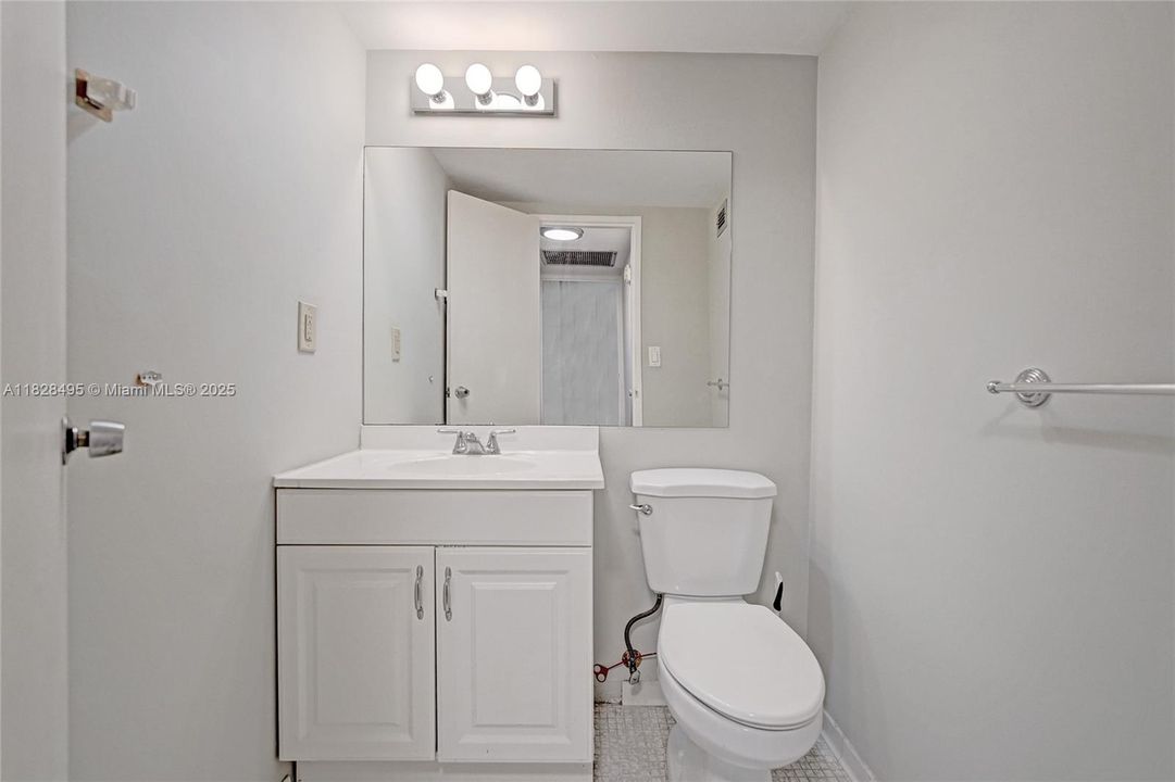 For Sale: $330,000 (1 beds, 1 baths, 950 Square Feet)