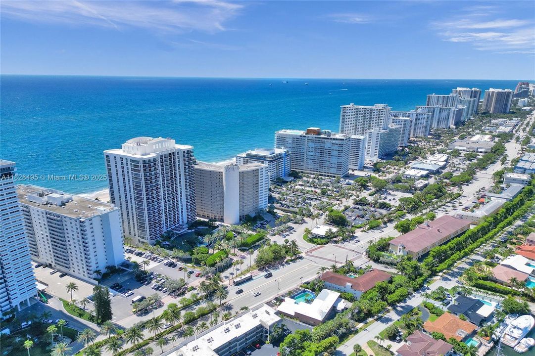 For Sale: $330,000 (1 beds, 1 baths, 950 Square Feet)