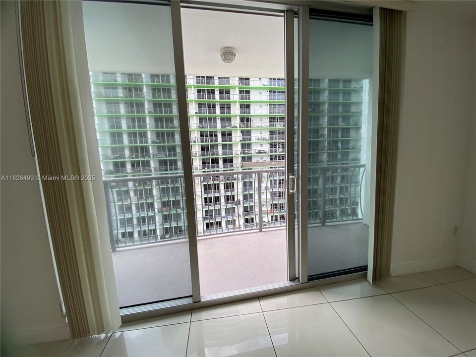 На продажу: $249,000 (0 спален, 1 ванн, 508 Квадратных фут)