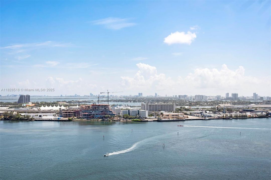 For Sale: $750,000 (1 beds, 1 baths, 780 Square Feet)