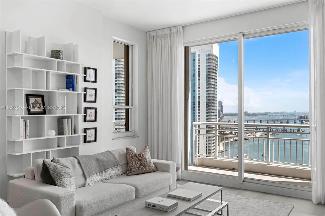 For Sale: $750,000 (1 beds, 1 baths, 780 Square Feet)