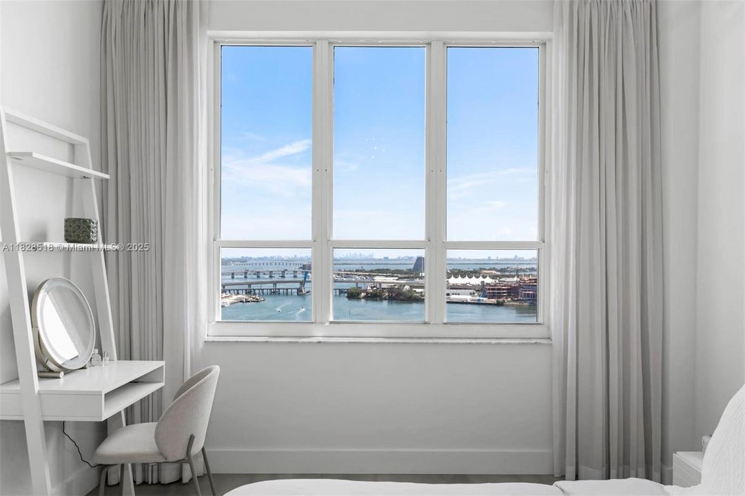 For Sale: $750,000 (1 beds, 1 baths, 780 Square Feet)