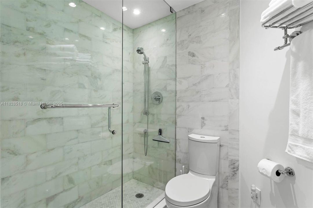 For Sale: $750,000 (1 beds, 1 baths, 780 Square Feet)