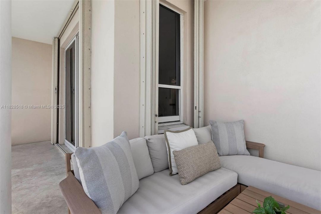For Sale: $750,000 (1 beds, 1 baths, 780 Square Feet)