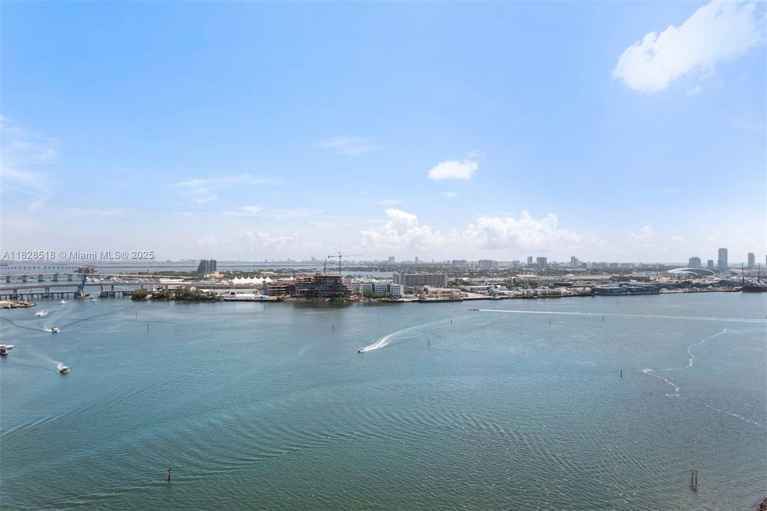 For Sale: $750,000 (1 beds, 1 baths, 780 Square Feet)