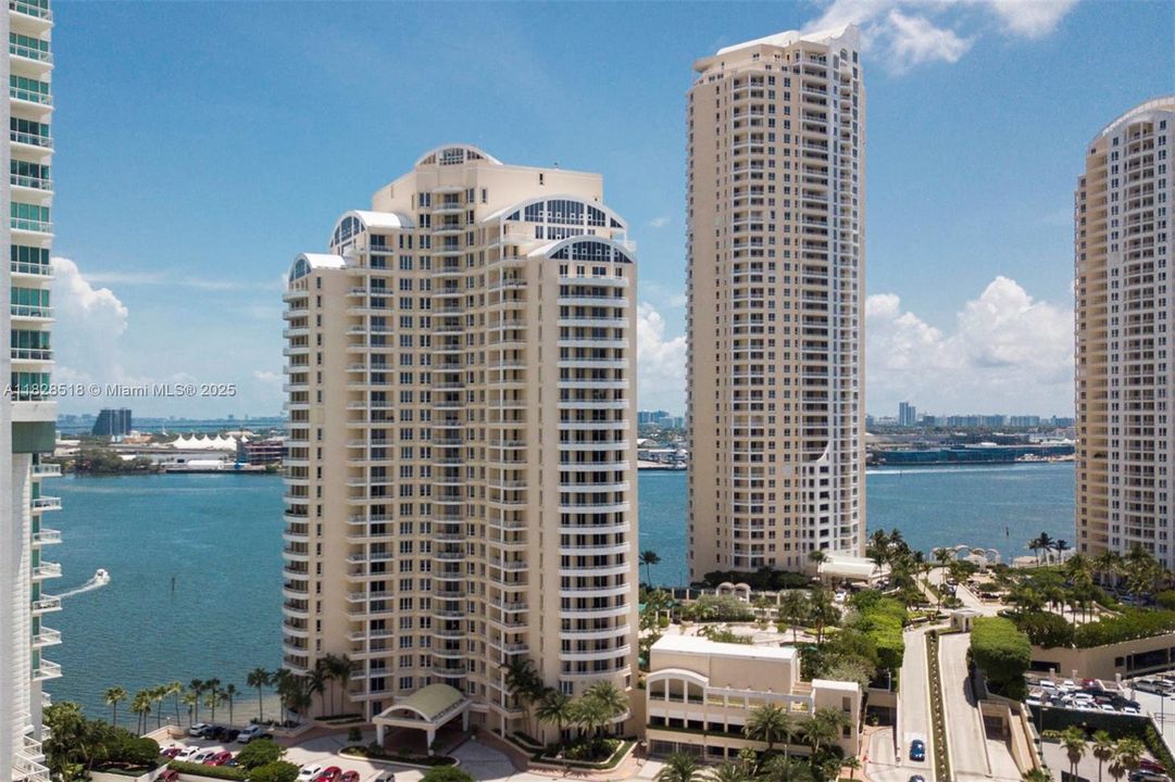 For Sale: $750,000 (1 beds, 1 baths, 780 Square Feet)
