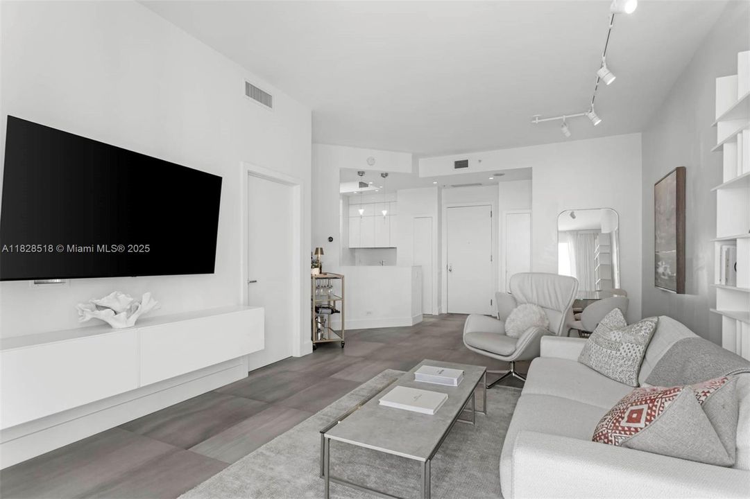 For Sale: $750,000 (1 beds, 1 baths, 780 Square Feet)
