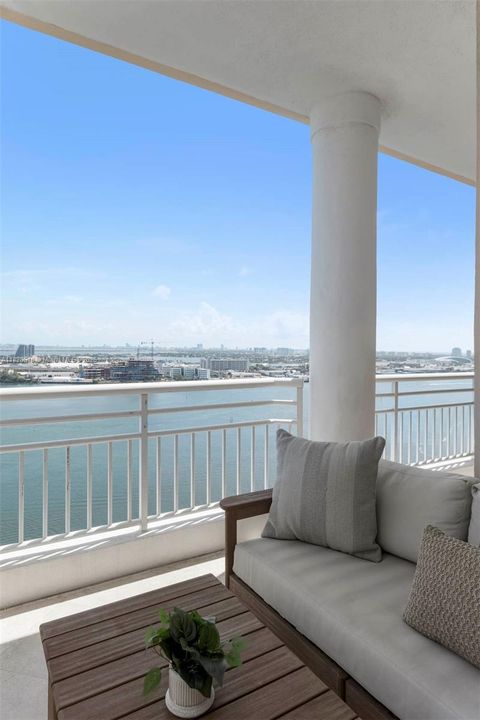 For Sale: $750,000 (1 beds, 1 baths, 780 Square Feet)