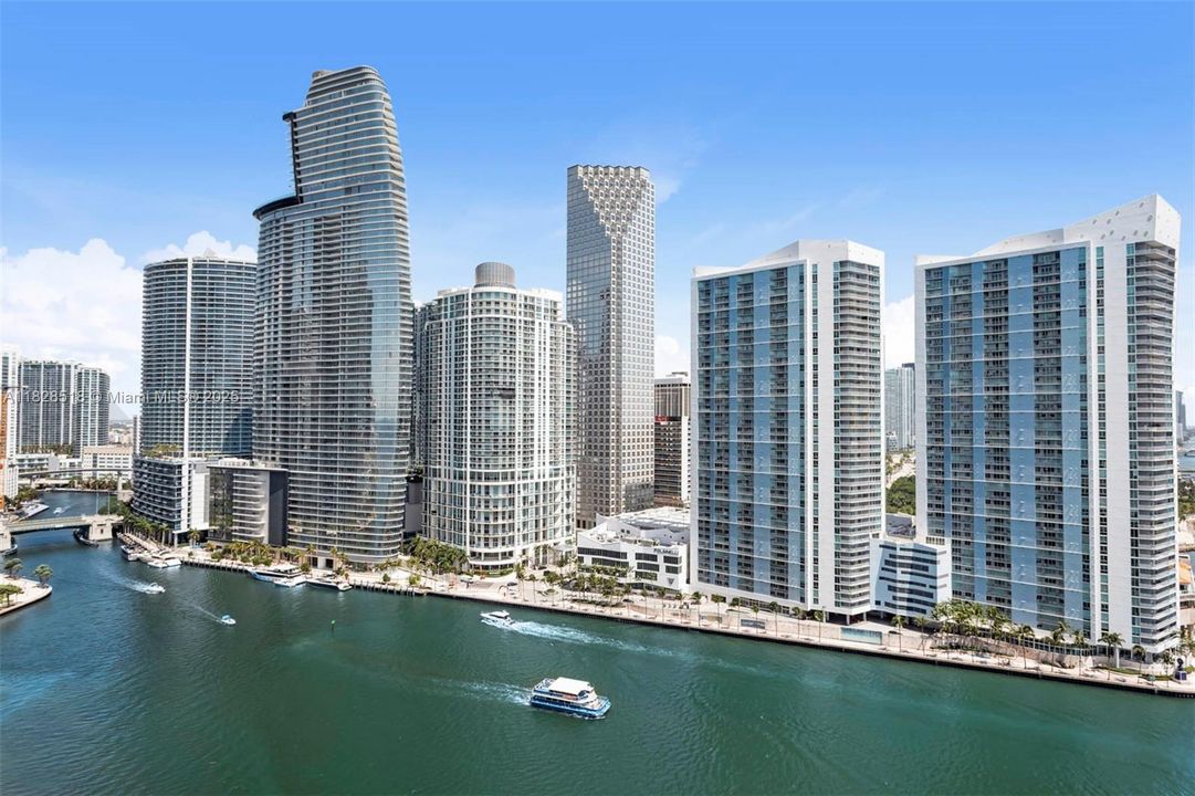 For Sale: $750,000 (1 beds, 1 baths, 780 Square Feet)