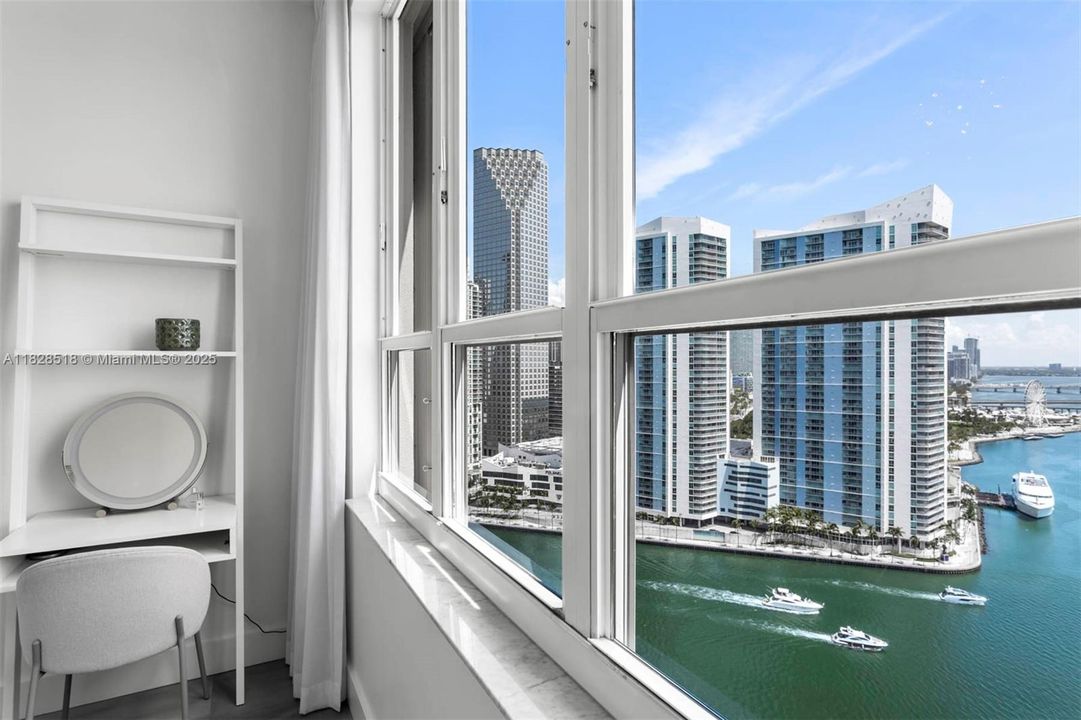 For Sale: $750,000 (1 beds, 1 baths, 780 Square Feet)