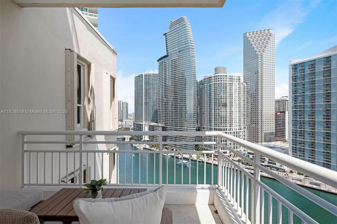 For Sale: $750,000 (1 beds, 1 baths, 780 Square Feet)