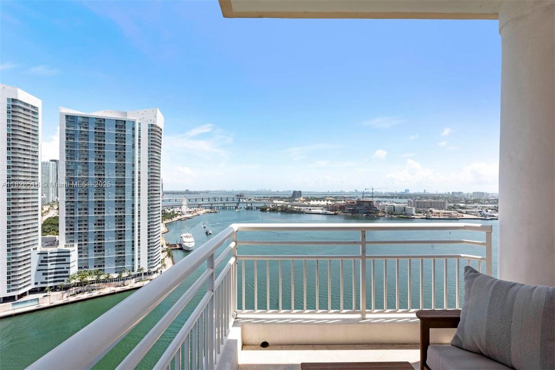 For Sale: $750,000 (1 beds, 1 baths, 780 Square Feet)