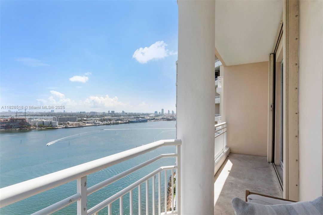For Sale: $750,000 (1 beds, 1 baths, 780 Square Feet)