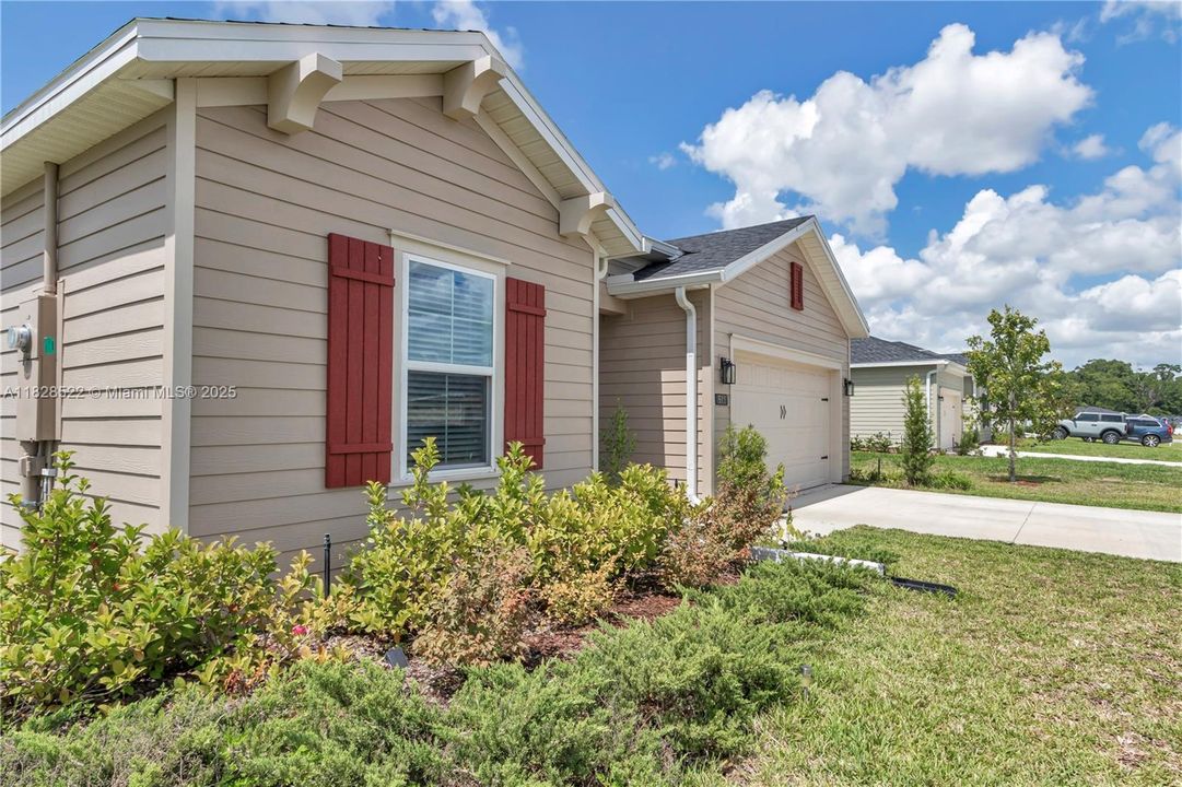 For Sale: $320,000 (3 beds, 2 baths, 1548 Square Feet)