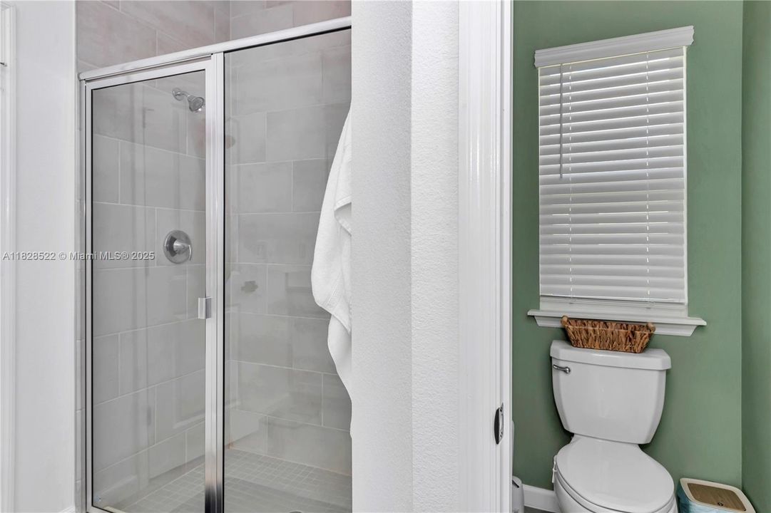 For Sale: $320,000 (3 beds, 2 baths, 1548 Square Feet)