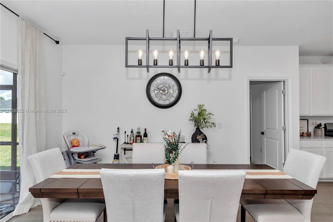 For Sale: $320,000 (3 beds, 2 baths, 1548 Square Feet)