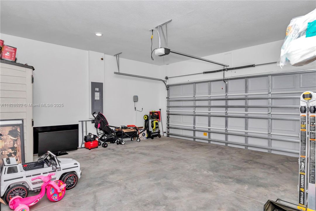 For Sale: $320,000 (3 beds, 2 baths, 1548 Square Feet)