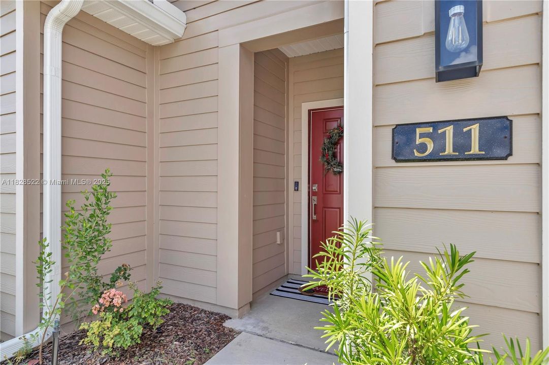 For Sale: $320,000 (3 beds, 2 baths, 1548 Square Feet)