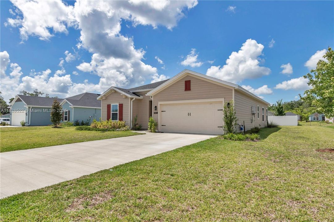 For Sale: $320,000 (3 beds, 2 baths, 1548 Square Feet)