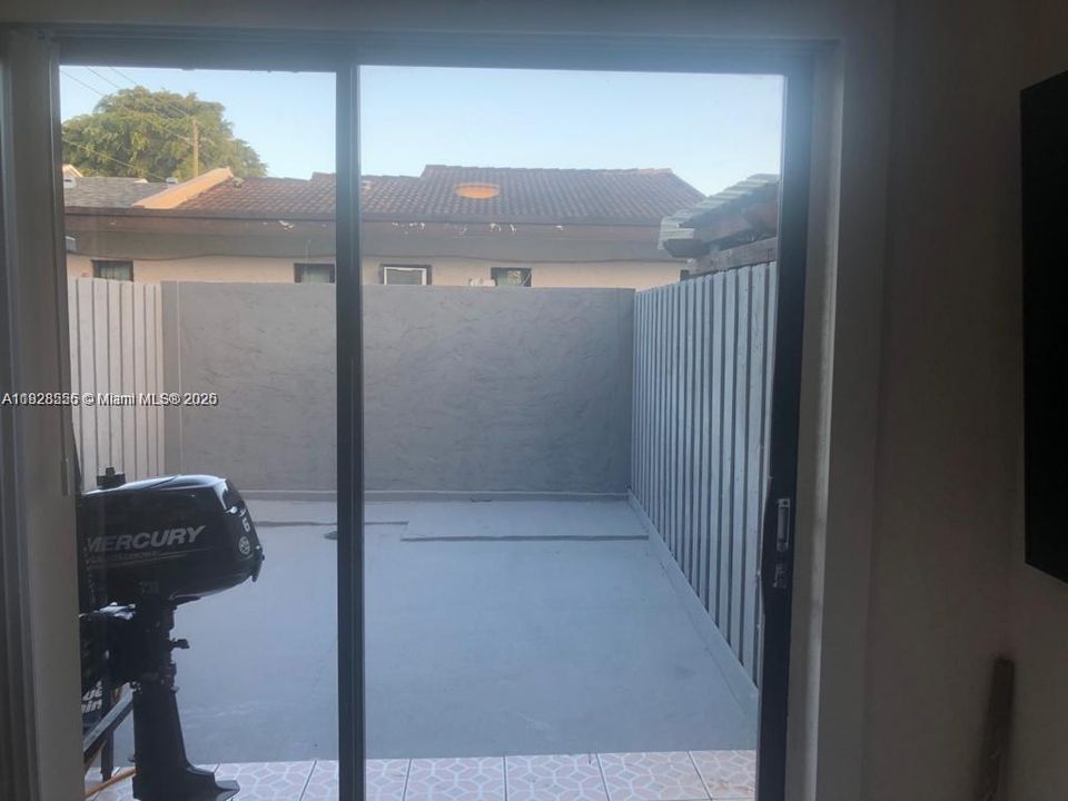 For Sale: $369,000 (2 beds, 1 baths, 825 Square Feet)