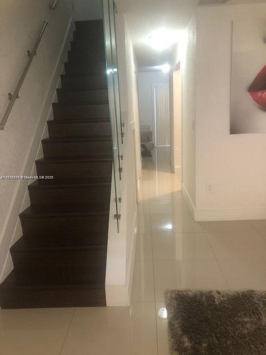 For Sale: $369,000 (2 beds, 1 baths, 825 Square Feet)