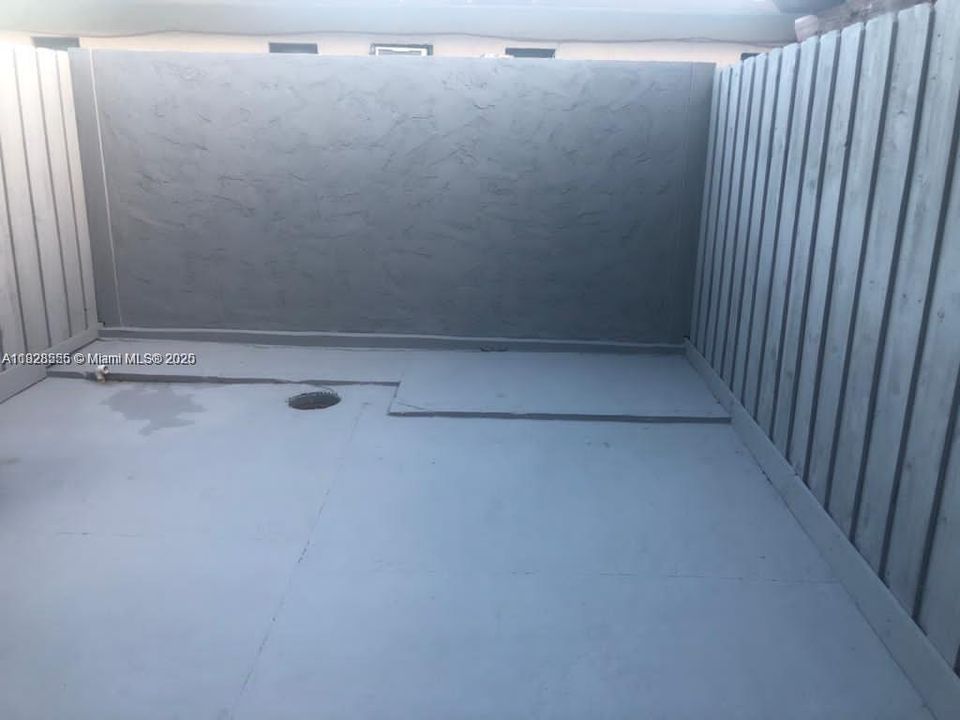 For Sale: $369,000 (2 beds, 1 baths, 825 Square Feet)