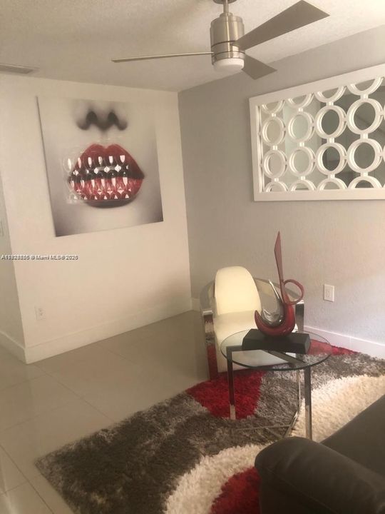 For Sale: $369,000 (2 beds, 1 baths, 825 Square Feet)