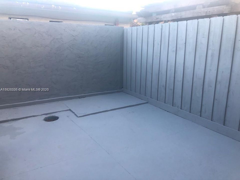 For Sale: $369,000 (2 beds, 1 baths, 825 Square Feet)